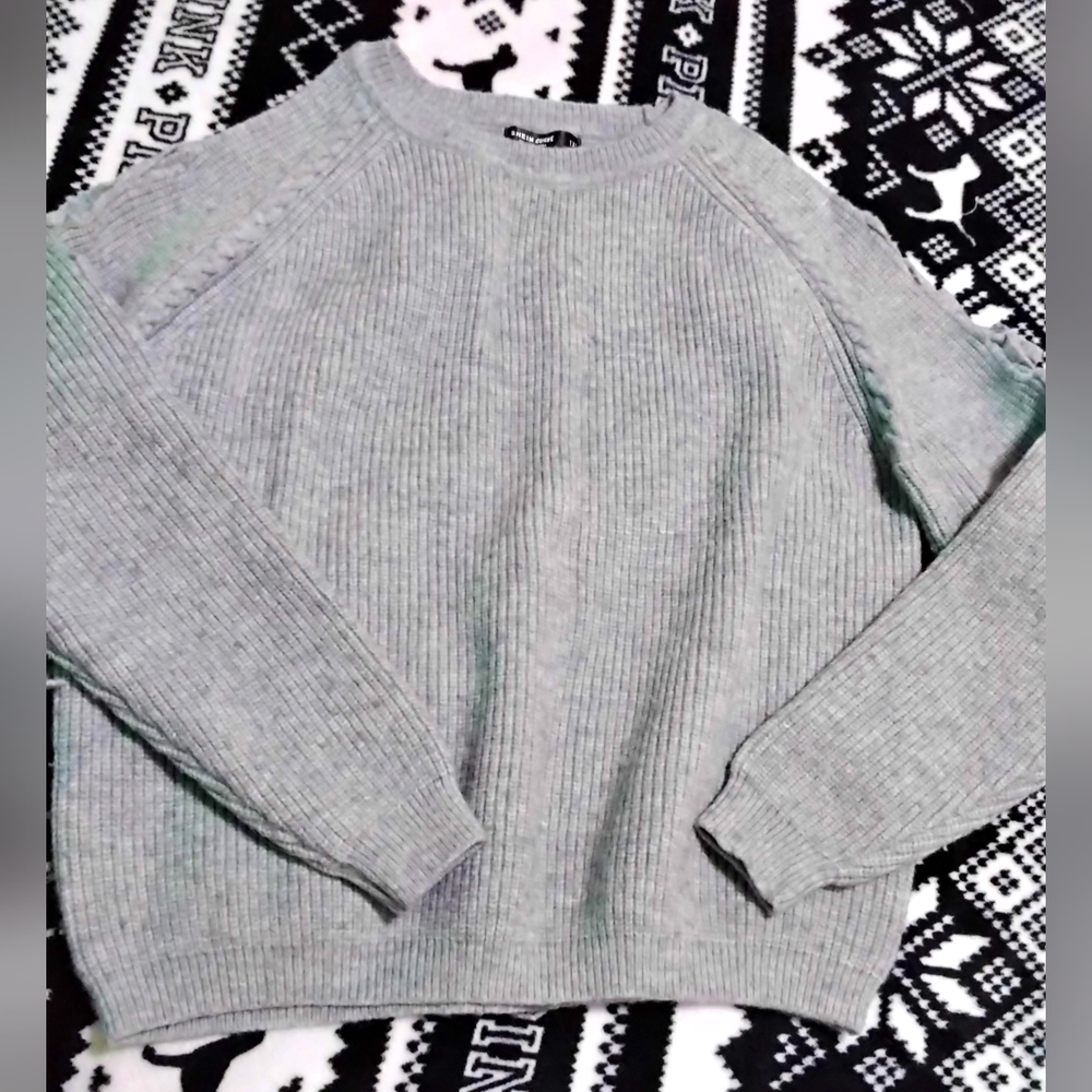 Ladies cold shoulder sweater size 1xl